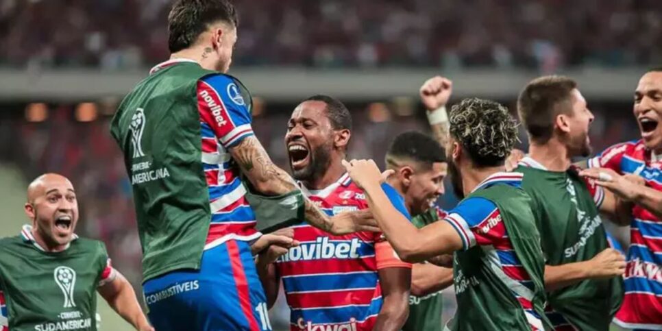 Jogadores Fortaleza na Sul-Americana (Foto: Mateus Lotif/FEC / Jogada10)