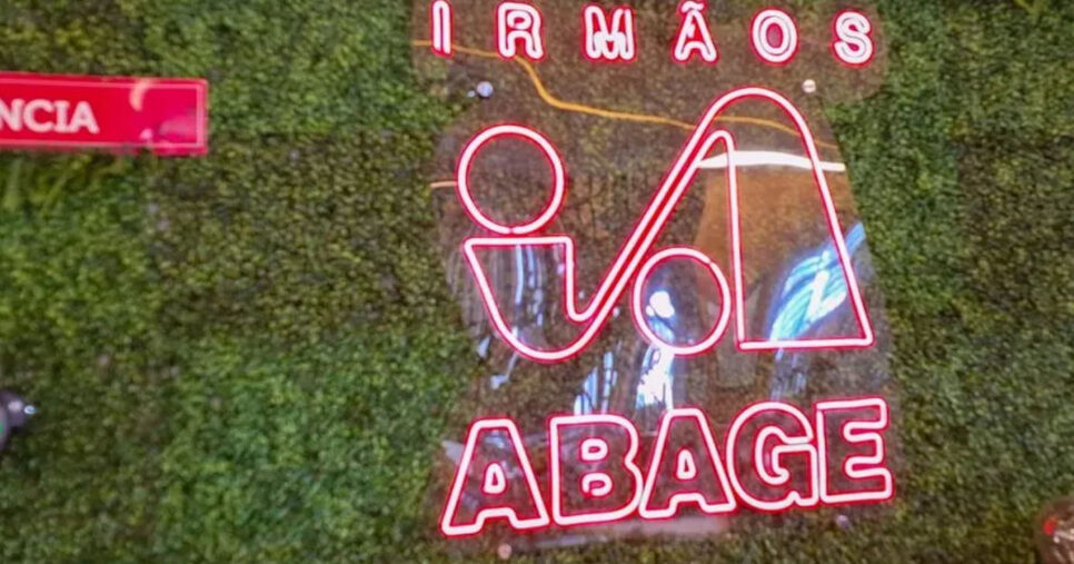 Loja Irmãos Abage fechadas (Foto: Reprodução) 