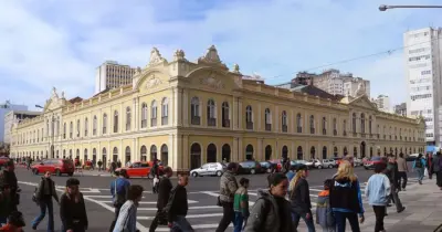 Fim de serviço crucial no Mercado Público confirmado em Porto Alegre, RS, em 2025, na era Eduardo Leite