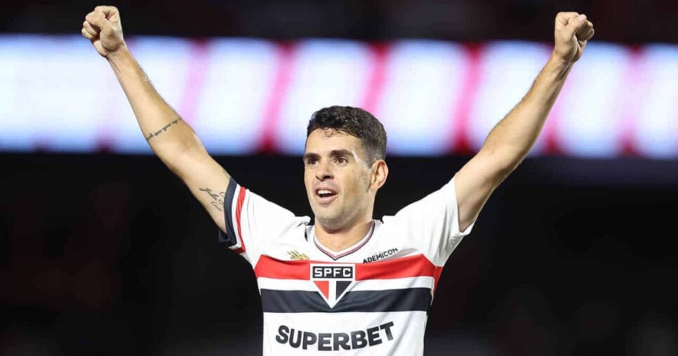 Oscar pelo São Paulo (Foto: Rubens Chiri/saopaulofc.net)