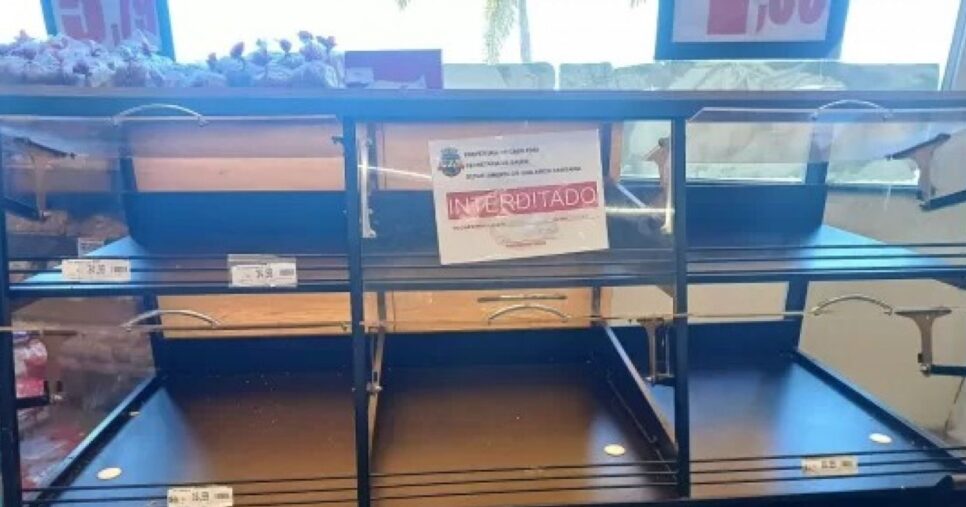Gôndolas da padaria interditada (Foto Reprodução/O Dia)