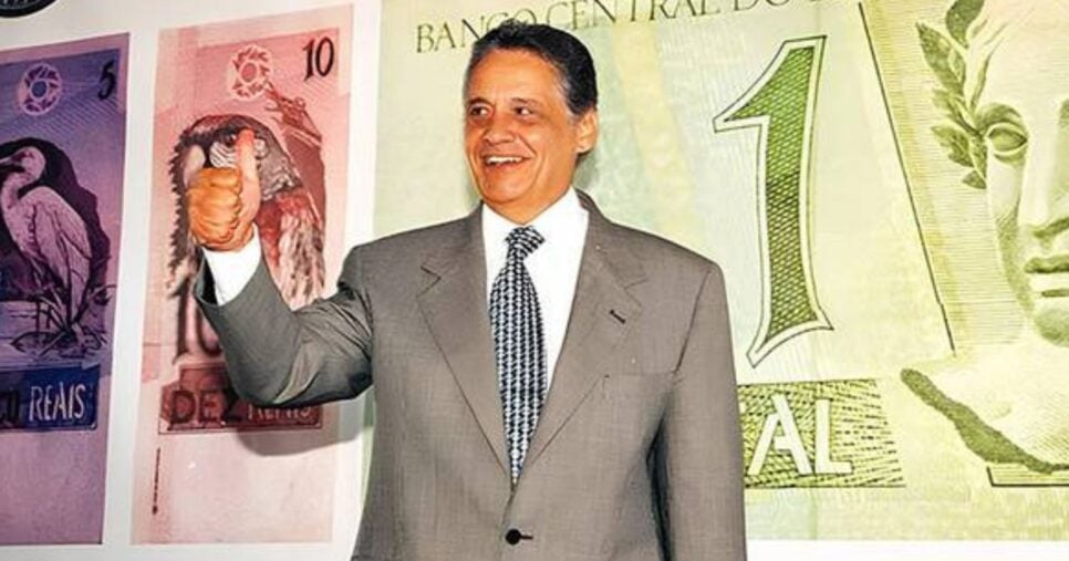 O Plano Real foi implementado em 1994 durante o governo de Itamar Franco, com a participação de Fernando Henrique Cardoso e outros economistas (Foto Reprodução/Memorial da Democracia)