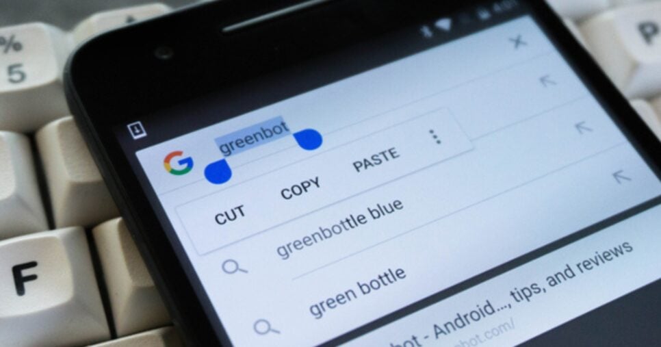 Senhas copiadas aparecem na área de transferências do celular como texto normal (Foto: Reprodução/ Internet) 