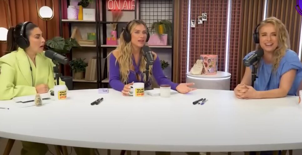 Feh Paes Leme e Gio Ewbank receberam a esposa de Huck no programa, em 2022 (Foto: Reprodução/ Quem Pode, Pod/ YouTube)