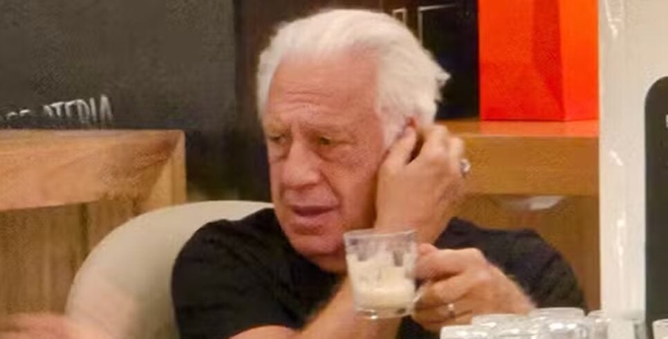 Discreto, Antônio Fagundes faz rara aparição pública (Foto: Reprodução/ Dan Delmiro/ AgNews)