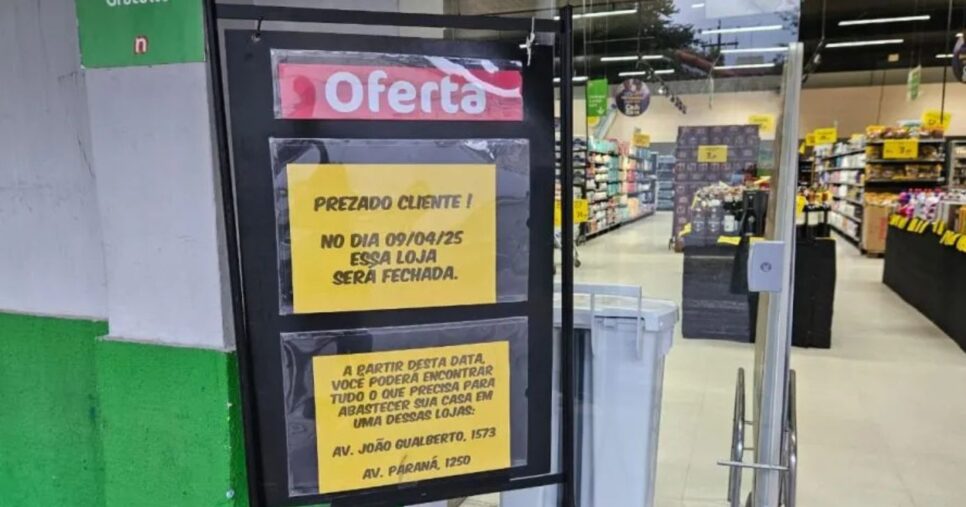 Anúncio de encerramento do Supermercado Nacional, pertencente ao Grupo Carrefour, em Curitiba, PR (Foto Reprodução/Tribuna Paraná)
