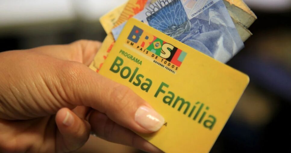 Bolsa Família libera 3 extras e +10 presentões para salvar lista de CPFs - (Montagem / TV FOCO)