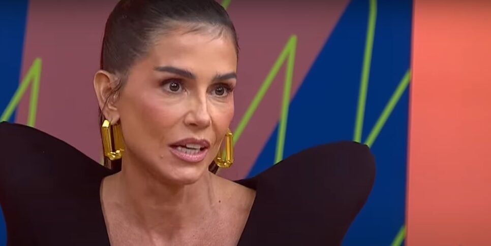 Atriz fala de nova relação e chifre em relacionamentos passados (Foto: Reprodução/ TV Brasil)