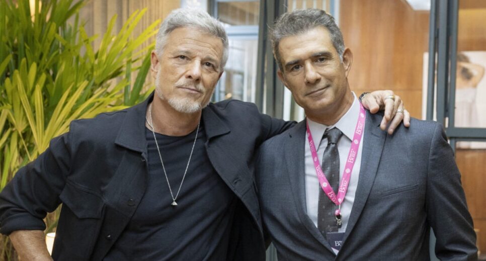 Jaques (Marcello Novaes) e Ricardo (Marcos Pasquim) em nova novela (Foto: Reprodução/ Divulgação, TV Globo)