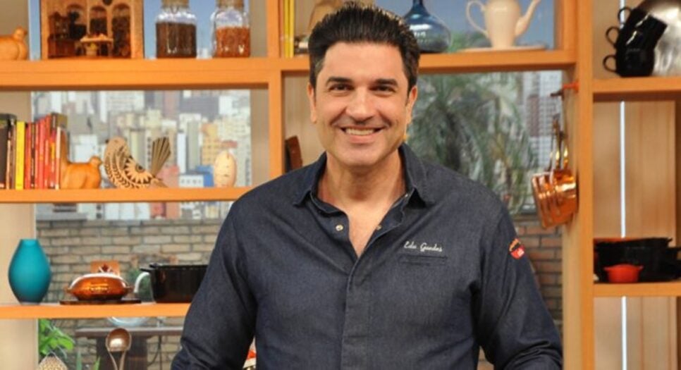 Edu Guedes apresenta o programa Fica com a Gente (Foto: Reprodução/ RedeTV!/ YouTube)