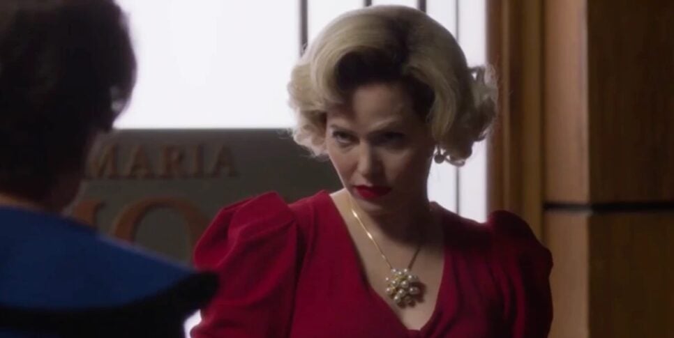 Zélia surta com ressurreição dos mortos de capanga da rival (Fotos: Reprodução/ TV Globo)