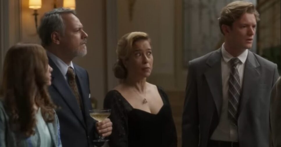 Todos se chocam na mansão dos Alencar quando Bia assume com quem perdeu a virgindade (Foto: Reprodução/ TV Globo)