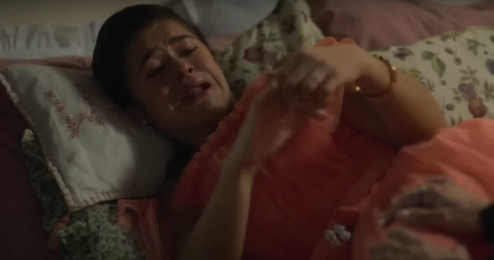 Bia atacada por amigos após bafafá (Foto: Reprodução/ TV Globo)