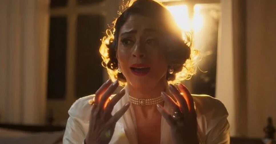 Clarice se desespera (Foto: Reprodução/ TV Globo)