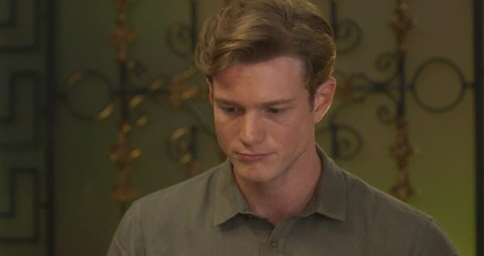 Raimundo se compadece do sofrimento de Beto diante de casamento obrigado com Bia (Foto: Reprodução/ TV Globo)