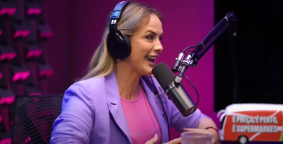 A estrela de Malhação, Juliana Silveira, expôs perrengue com galã em gravações (Foto: Reprodução/ Papagaio Falante/ YouTube)