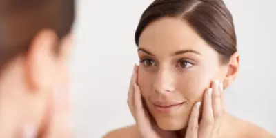 Pele lisa e hidratada: Misturinha caseira com 3 ingredientes rejuvenesce as mulheres 50+ em minutos