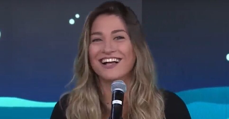 Kallyna Sabino, no programa humorístico (Foto: Reprodução/ YouTube)