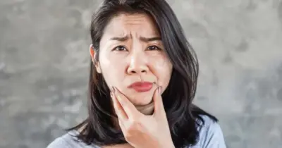 Para desinchar o rosto: Única bebida popular rejuvenesce e emagrece as mulheres 50+ em 2025
