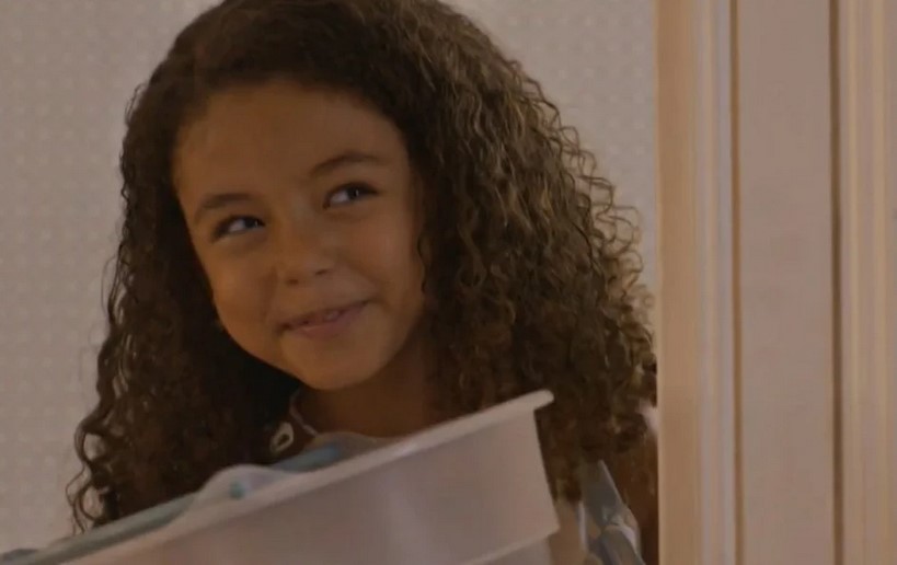 Sofia (Elis Cabral) em cena de Dona de Mim (Foto: Reprodução / Globo)