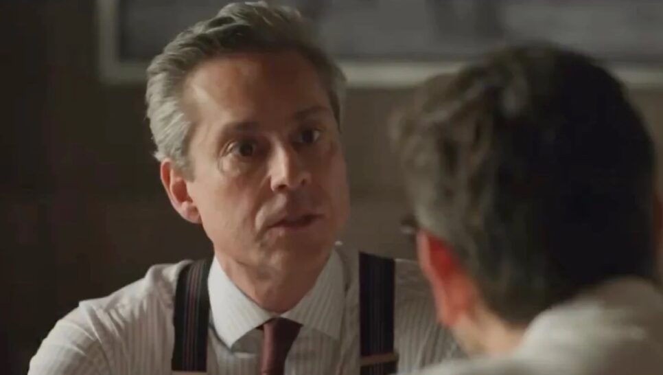 Marco Aurélio se desespera com sumiço da mala com os dólares (Foto: Reprodução/ TV Globo)