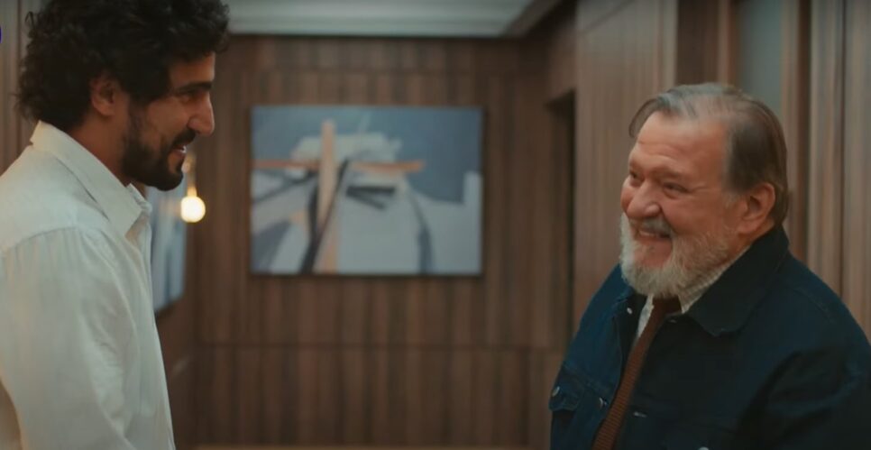 Ivan despista Bartolomeu na TCA, mas acaba se desmascarando (Foto: Reprodução/ TV Globo)