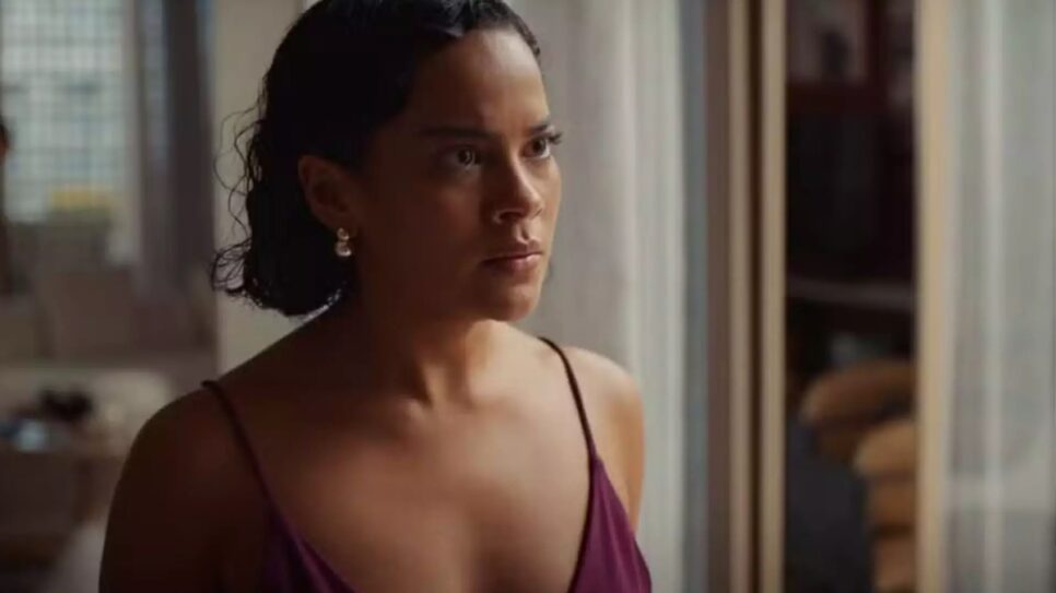Maria de Fátima vai parar no olho da rua após ser dispensada (Foto: Reprodução/ TV Globo)