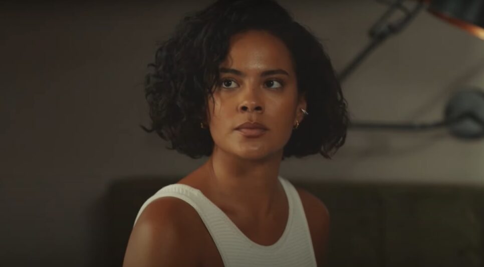 Maria de Fátima planeja dar uma bela facada nas costas dos Roitman (Foto: Reprodução/ TV Globo)