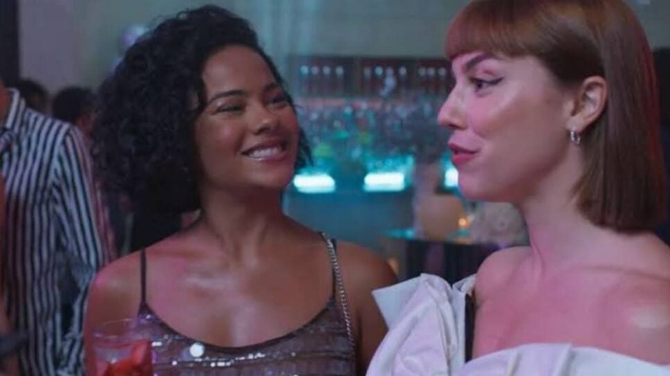 Bella Campos e Alice Wegmann em cena da novela (Foto: Reprodução/ TV Globo)