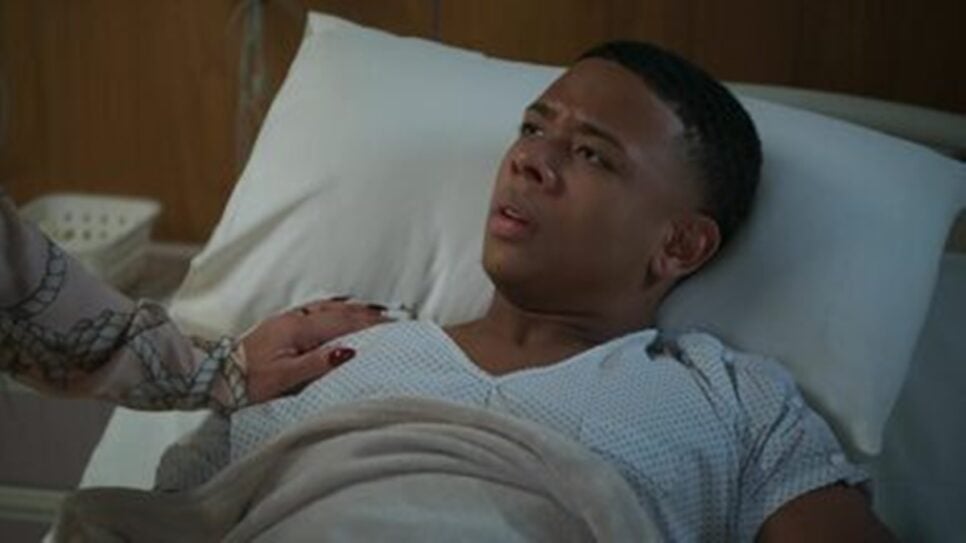 Nando em estado terminal e precisando de transplante nos últimos capítulos (Foto: Reprodução/ TV Globo)
