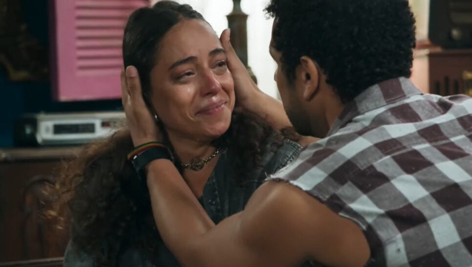 Cacá perde a linha e faz barraco com Chico por ciúme (Foto: Reprodução/ TV Globo)