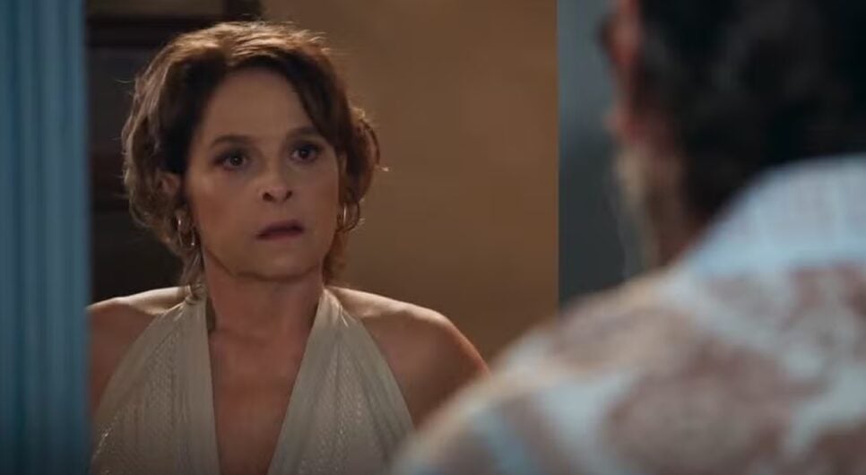 Osmar com outra mulher? O malandro e Joyce ficam juntos (Foto: Reprodução/ TV Globo)