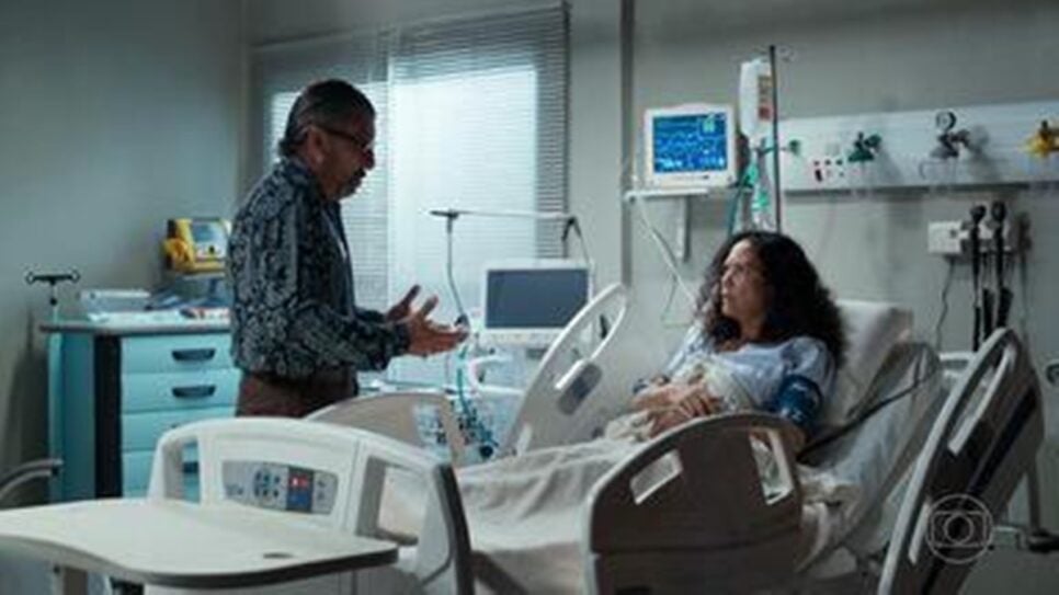 Osmar visita Doralice no hospital (Foto: Reprodução/ TV Globo)