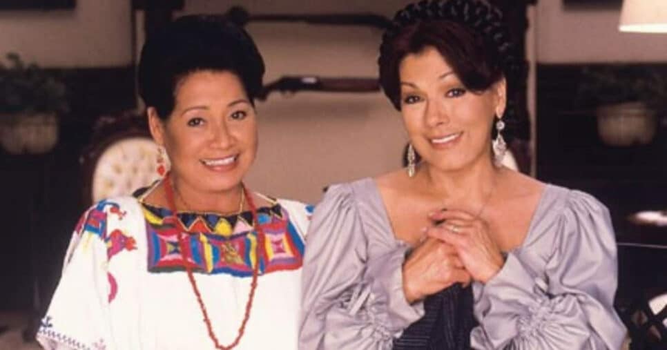 Aurora Clavel e Dacia Gonzáles em Abraça-me Muito Forte (Foto: Divulgação/Televisa)