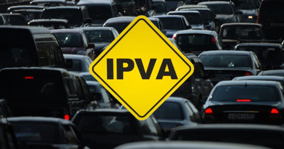 Carros e placa IPVA (Fotos: Canva / Freepik)
