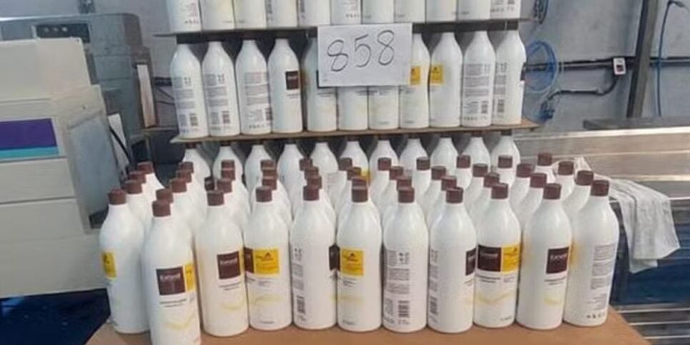 Cosméticos falsos produzidos em fábricas  (Foto: Reprodução/TV Globo)