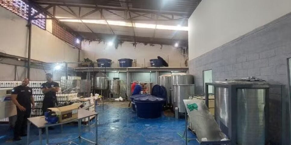 Fábrica clandestina de cosmético (Foto: Reprodução / Globo)