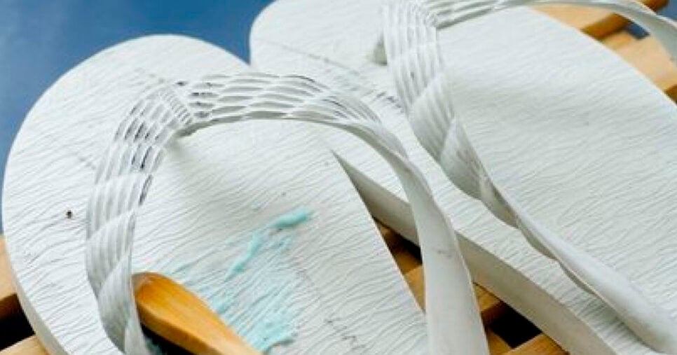 Limpeza de chinelos (Foto: Reprodução)