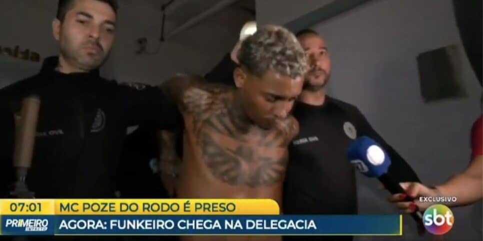 MC Pozo em delegacia (Foto: Reprodução / SBT)