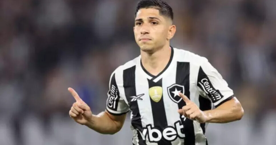 Savarino no Botafogo (Foto: Vitor Silva)