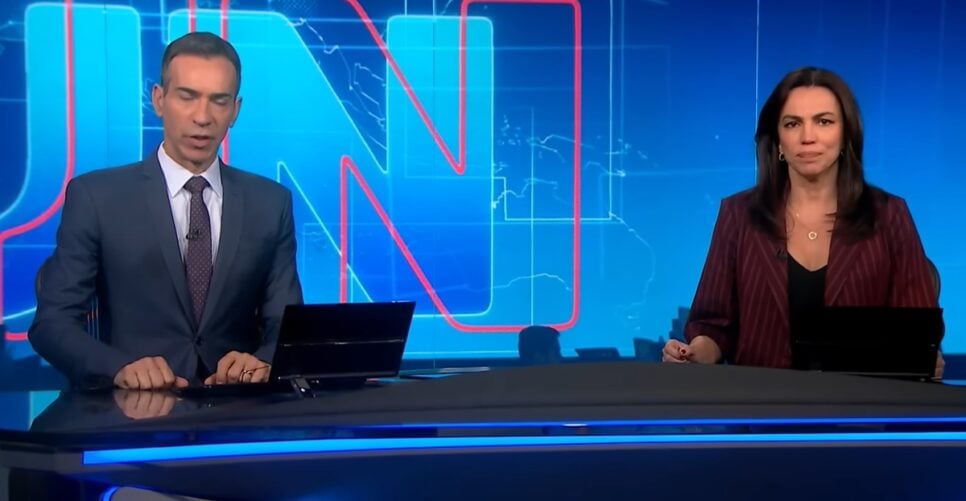 César Tralli e Ana Paula Araújo estão ancorando o Jornal Nacional nas férias de Bonner e Vasconcellos (Foto: Reprodução/ Globo)