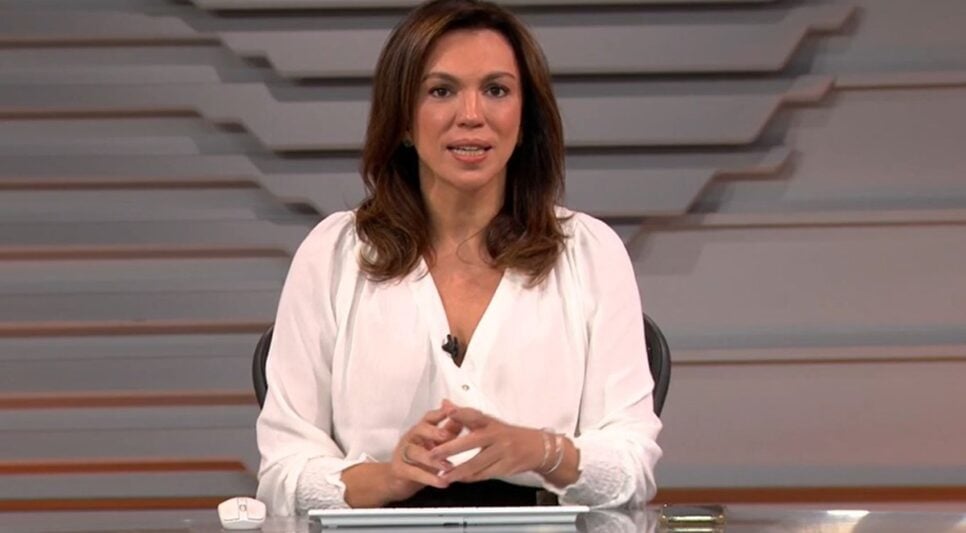Ana Paula Araújo na bancada do Bom Dia Brasil (Foto: Reprodução/ Globo)