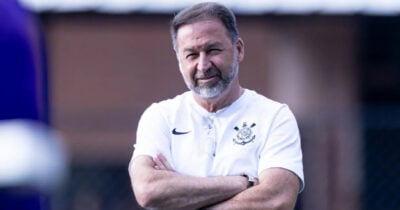 Augusto Melo feliz: Corinthians revela novo reforço de R$164M (Foto: Rodrigo Coca/Ag Corinthians)