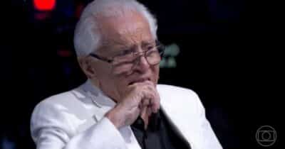 Carlos Alberto de Nóbrega chorou durante o Domingão com Huck (Foto: Reprodução/ Globo)