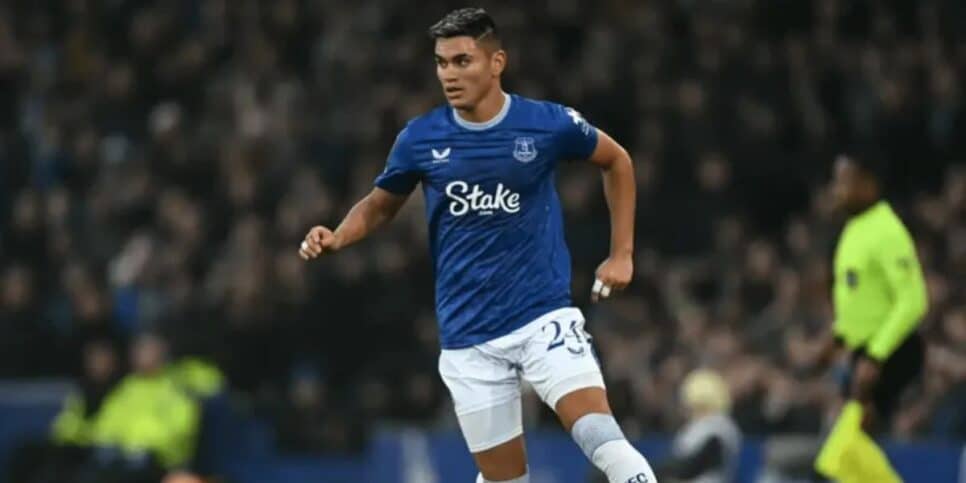 Alcaraz defenderá em definitivo o Everton (Reprodução: Paul Ellis)
