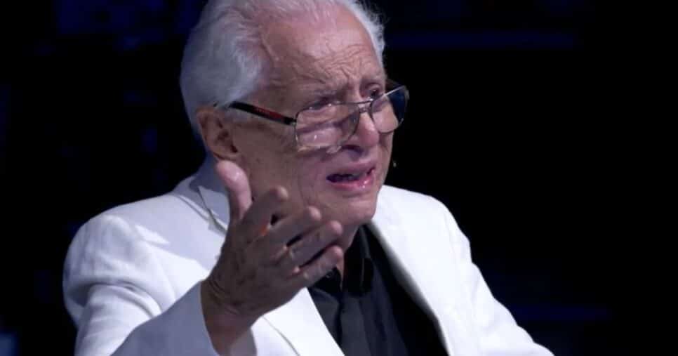Carlos Alberto de Nóbrega chorou durante o Domingão com Huck (Foto: Reprodução/ Globo)
