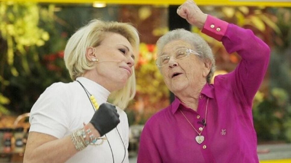 Psicografia entrega recado importante à apresentadora de TV (Foto: Reprodução/ Globo)