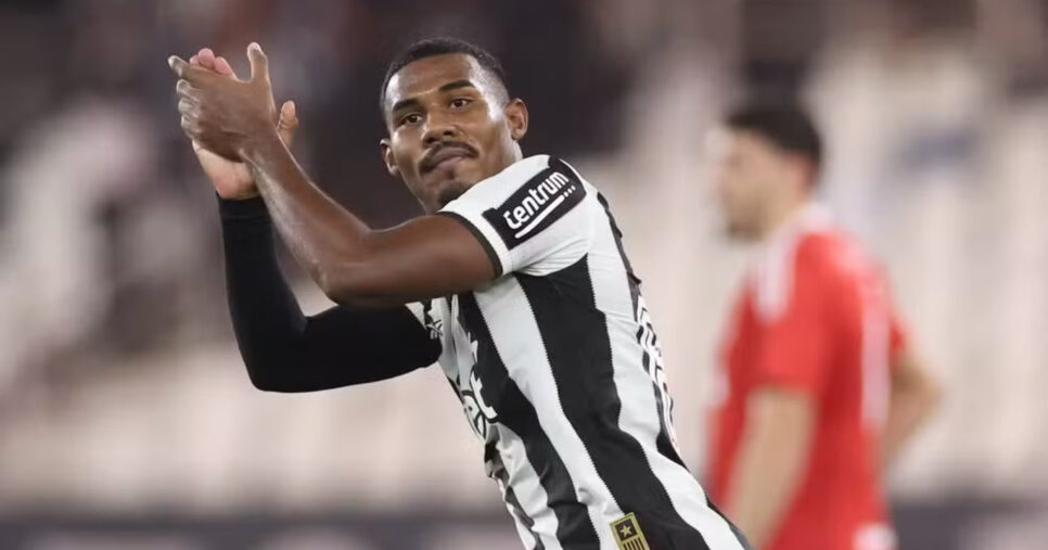 Cuiabano no Botafogo (Foto: Vitor Silva)