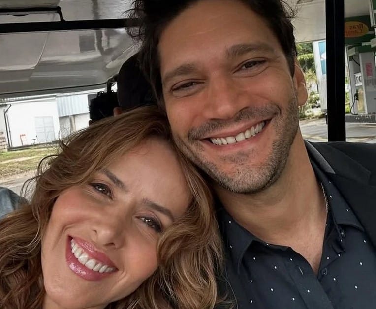 Gabriela (Leona Cavalli) e Vanderson (Armando Babaioff) em Dona de Mim (Foto: Reprodução / Instagram)