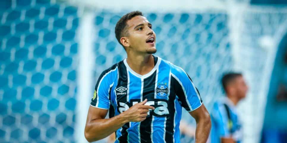 Gustavo Martins é o zagueiro do Grêmio (Reprodução: Lucas Uebel)